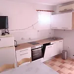 Kraj, Tratica Appartement