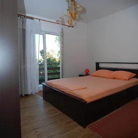 Kraj, Tratica Apartment