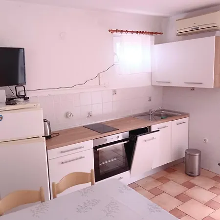 Kraj, Tratica Apartment