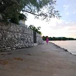 Kraj, Tratica