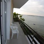 Apartman Kraj, Tratica