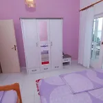 Kraj, Tratica Apartman *