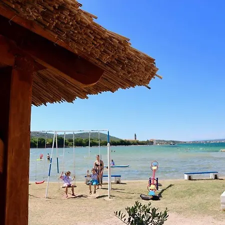 Apartman Kraj, Tratica *
