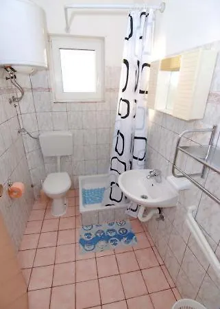 Apartamento Kraj, Tratica *