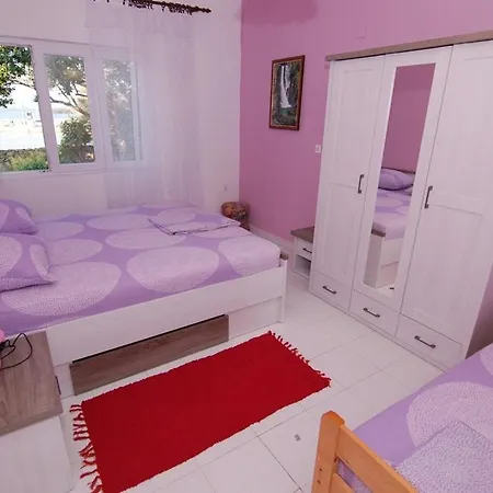 Apartman Kraj, Tratica *